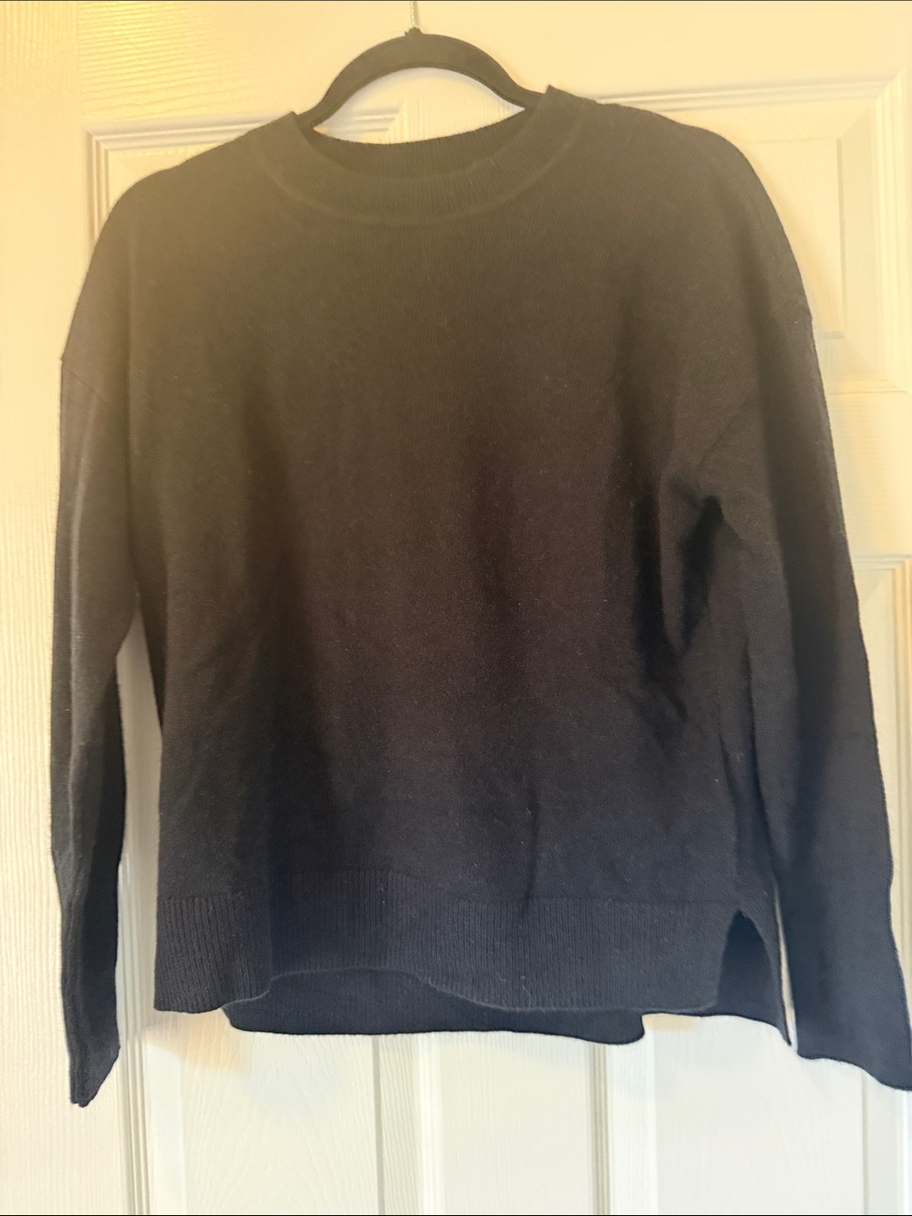 Tahari 100% 2-ply Cashmere Women's Black Crewneck Sweater with Side Slits